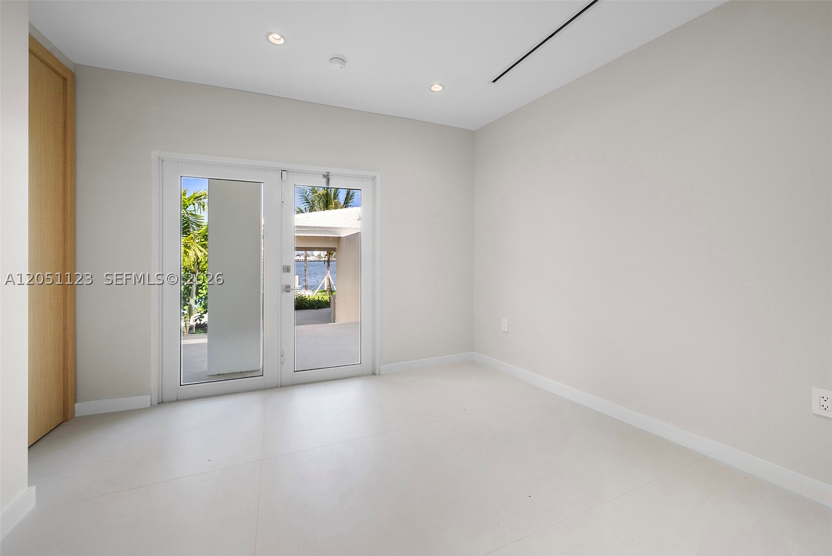 HOLLYWOOD LAKES SECTION - Residential