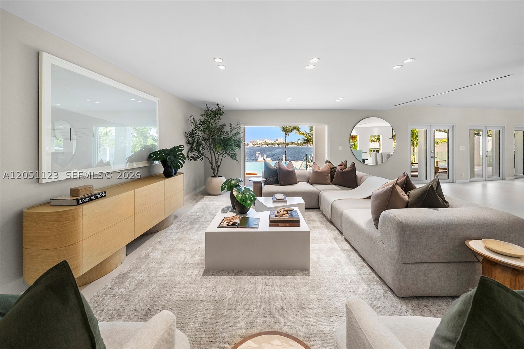 HOLLYWOOD LAKES SECTION - Residential