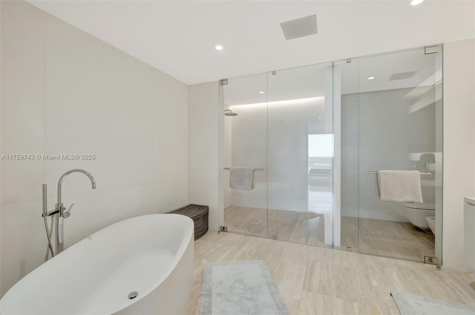 SURF CLUB CONDO - Residential