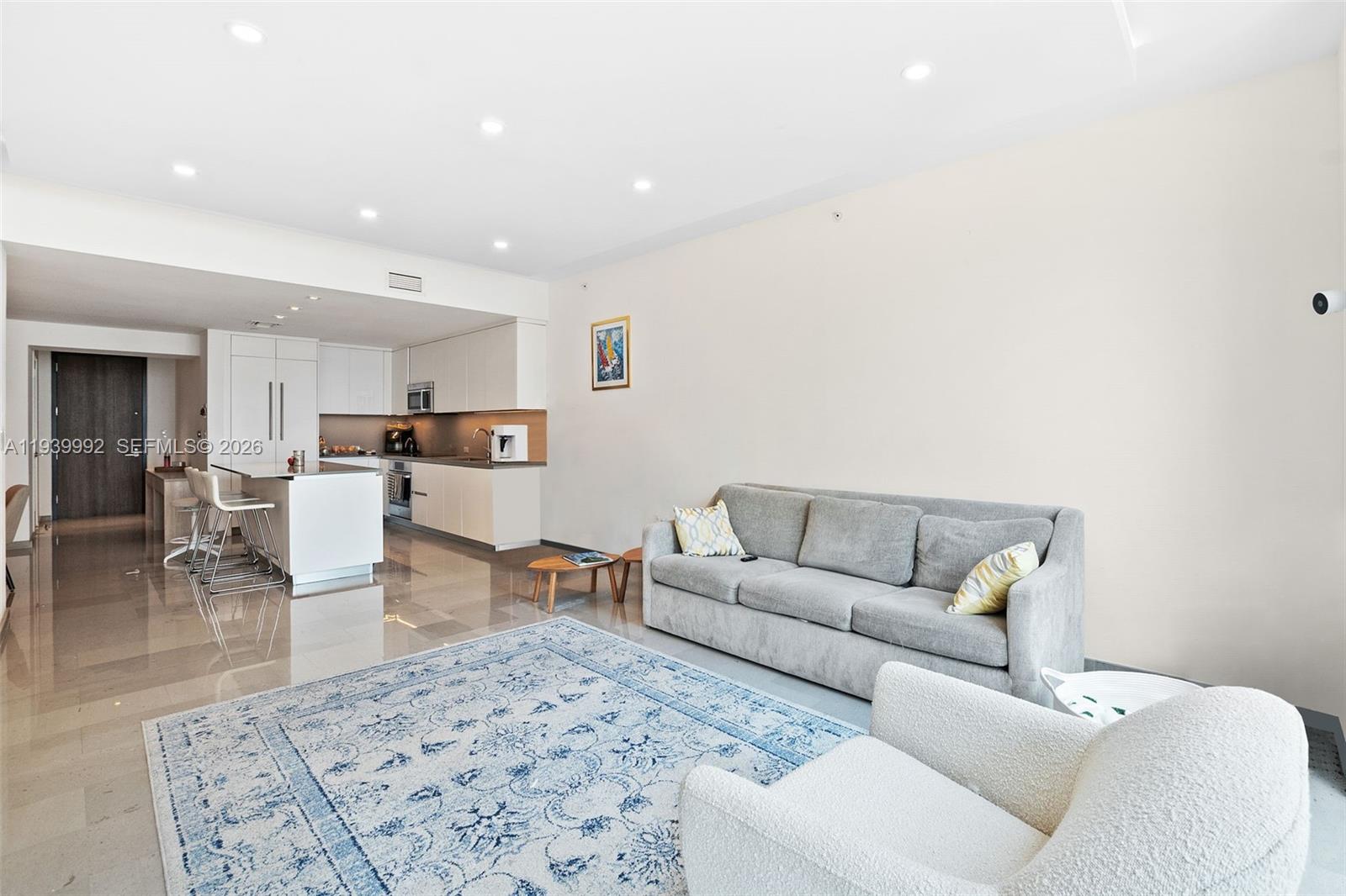 REACH CONDO - Residential