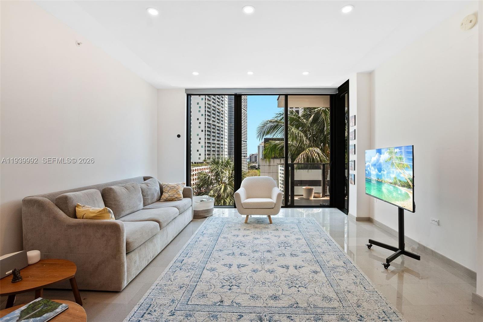 REACH CONDO - Residential