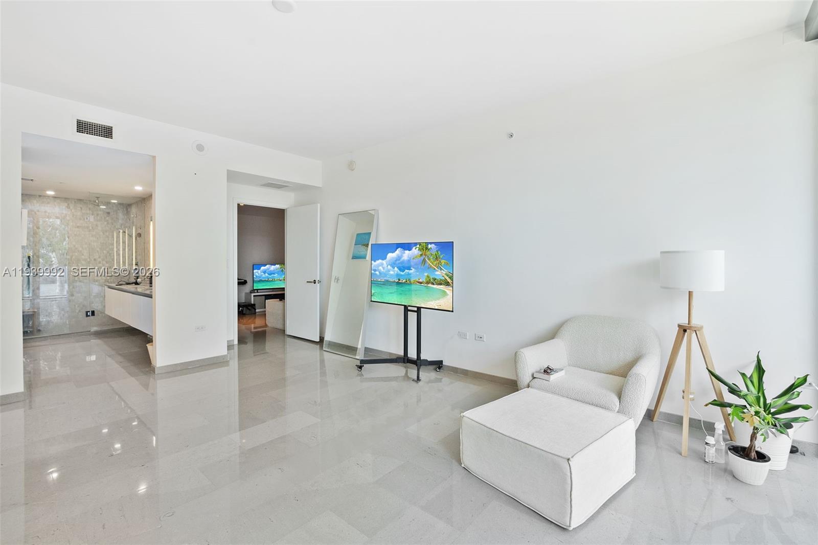 REACH CONDO - Residential