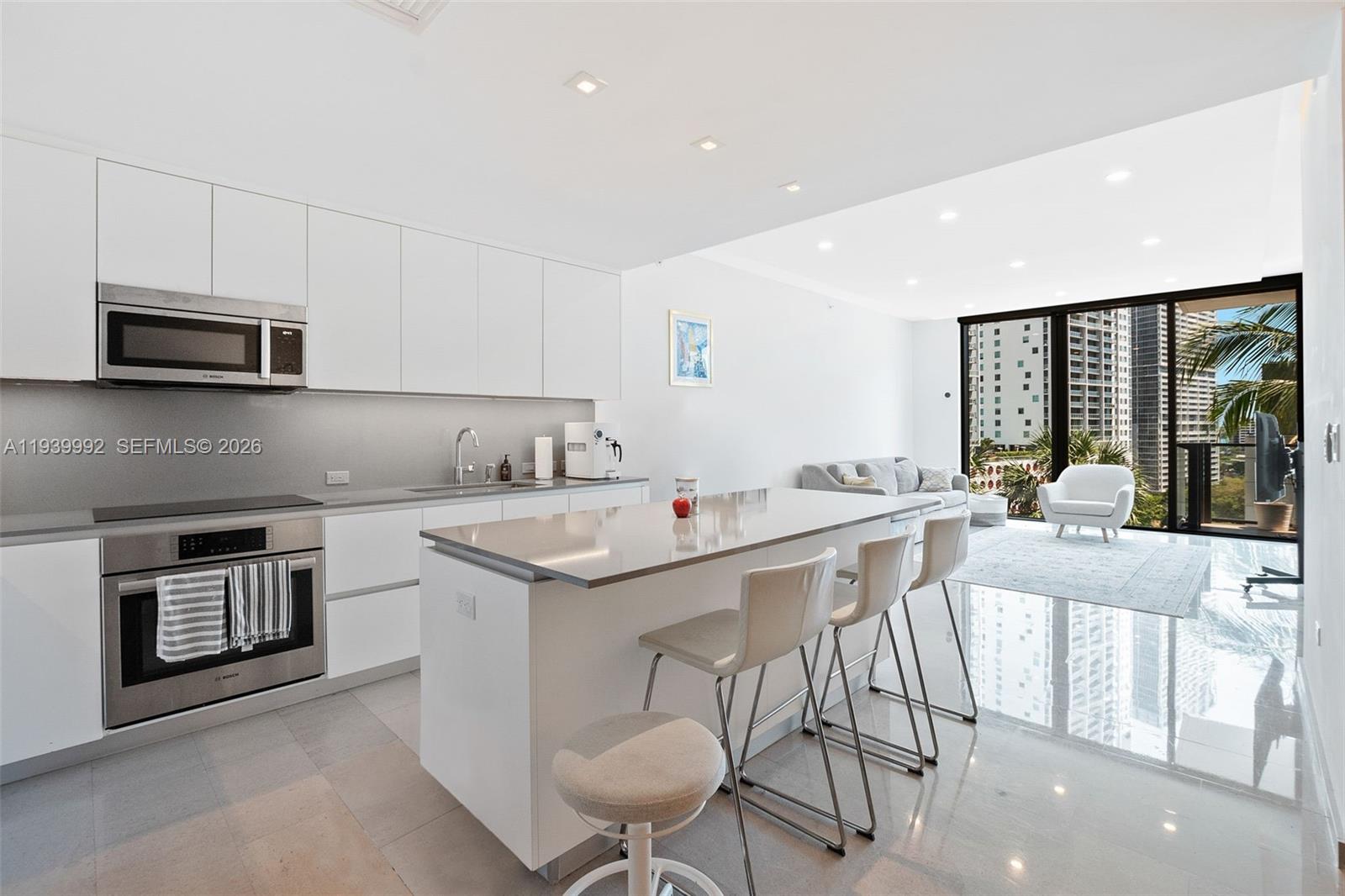 REACH CONDO - Residential