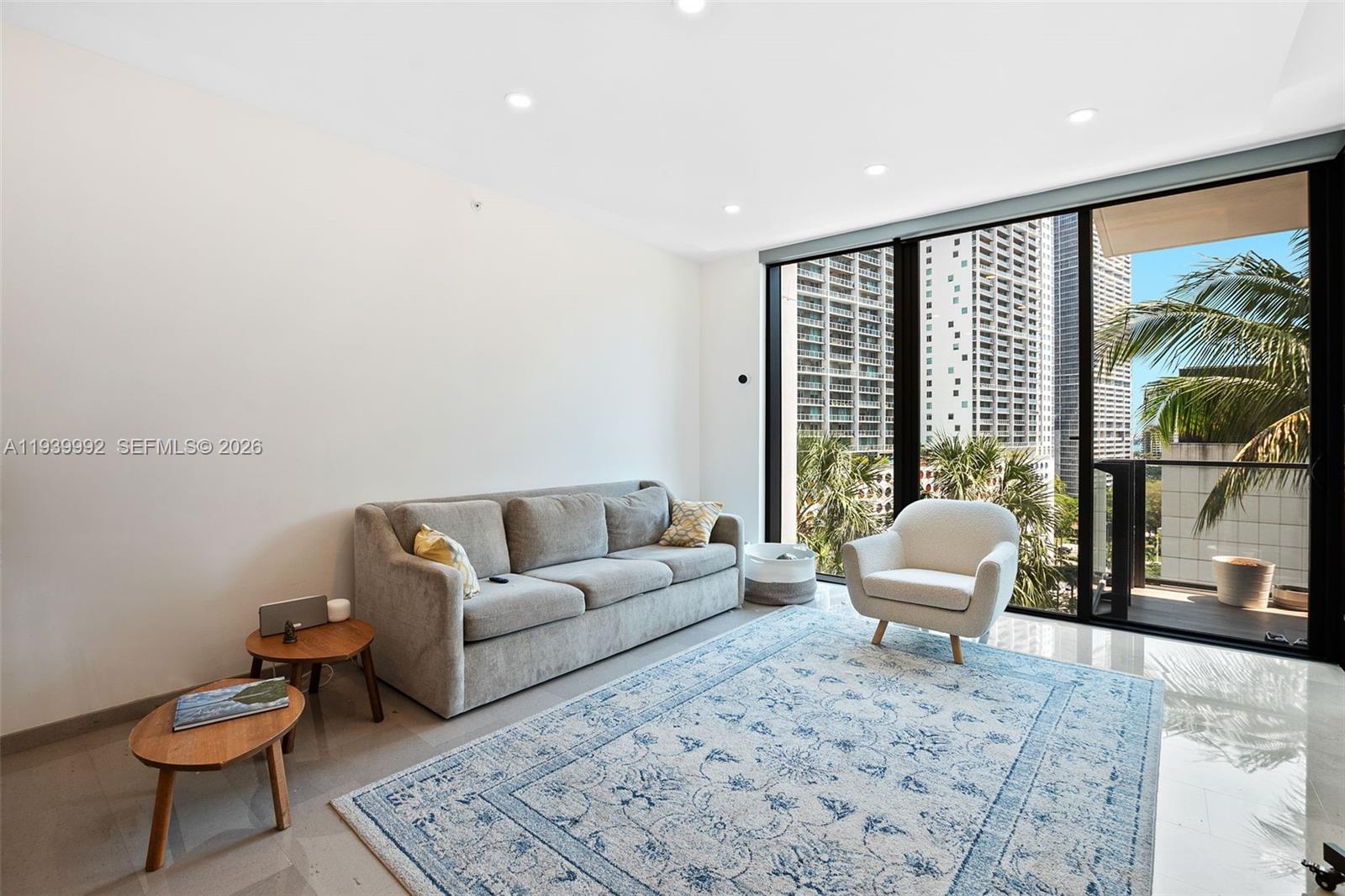 REACH CONDO - Residential