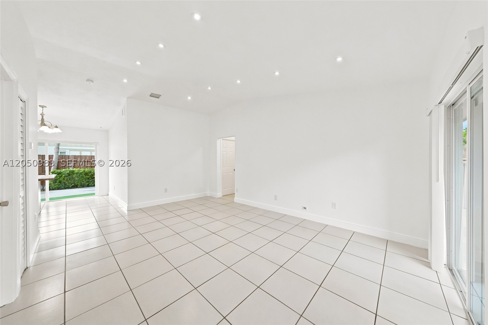 DEVON-AIRE VILLAS SEC 6 - Residential