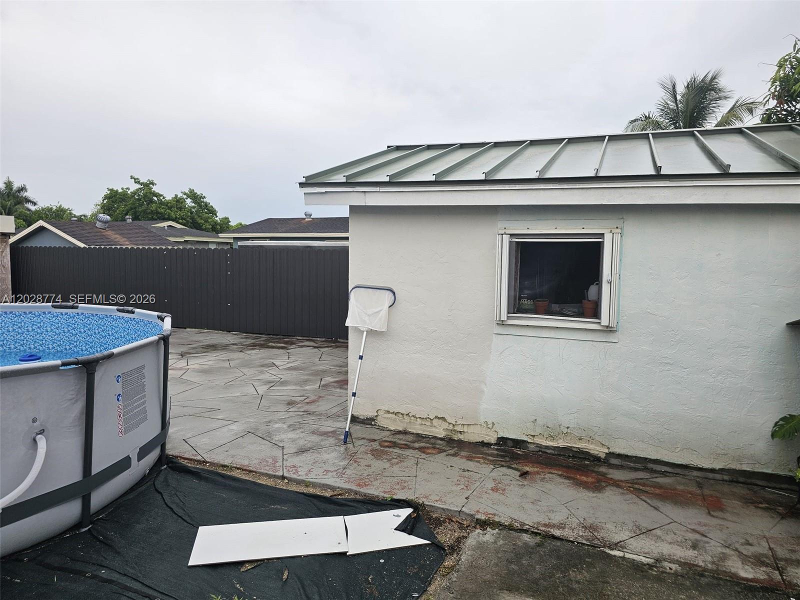 AVOCADO VILLAS - Residential Lease