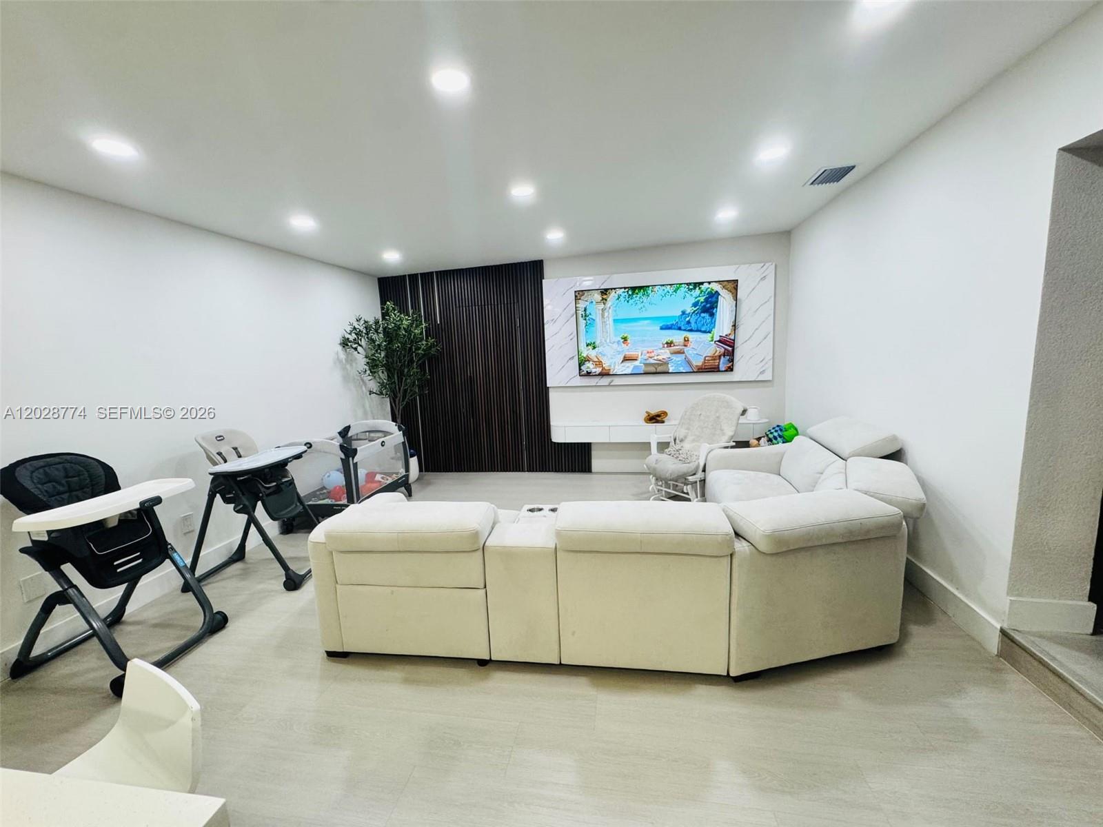 AVOCADO VILLAS - Residential Lease