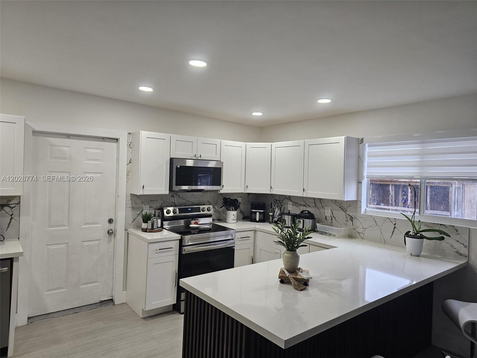 AVOCADO VILLAS - Residential Lease