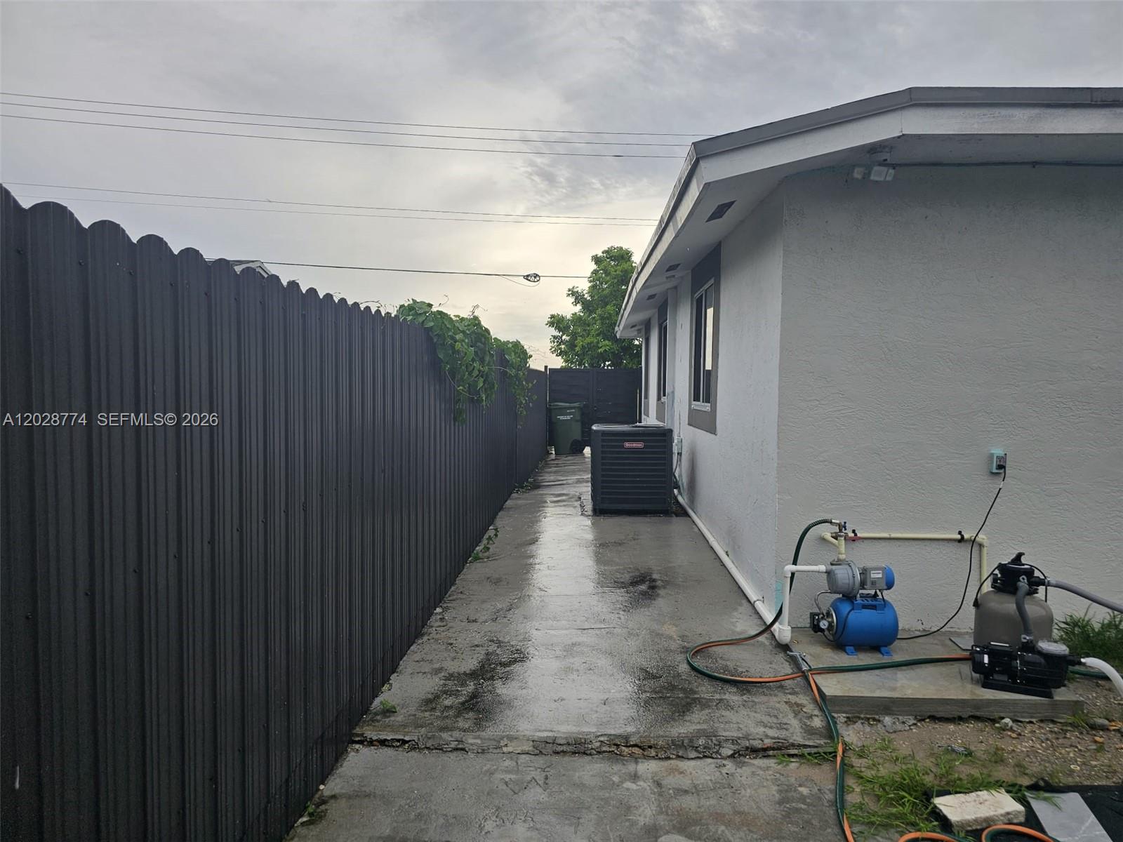 AVOCADO VILLAS - Residential Lease