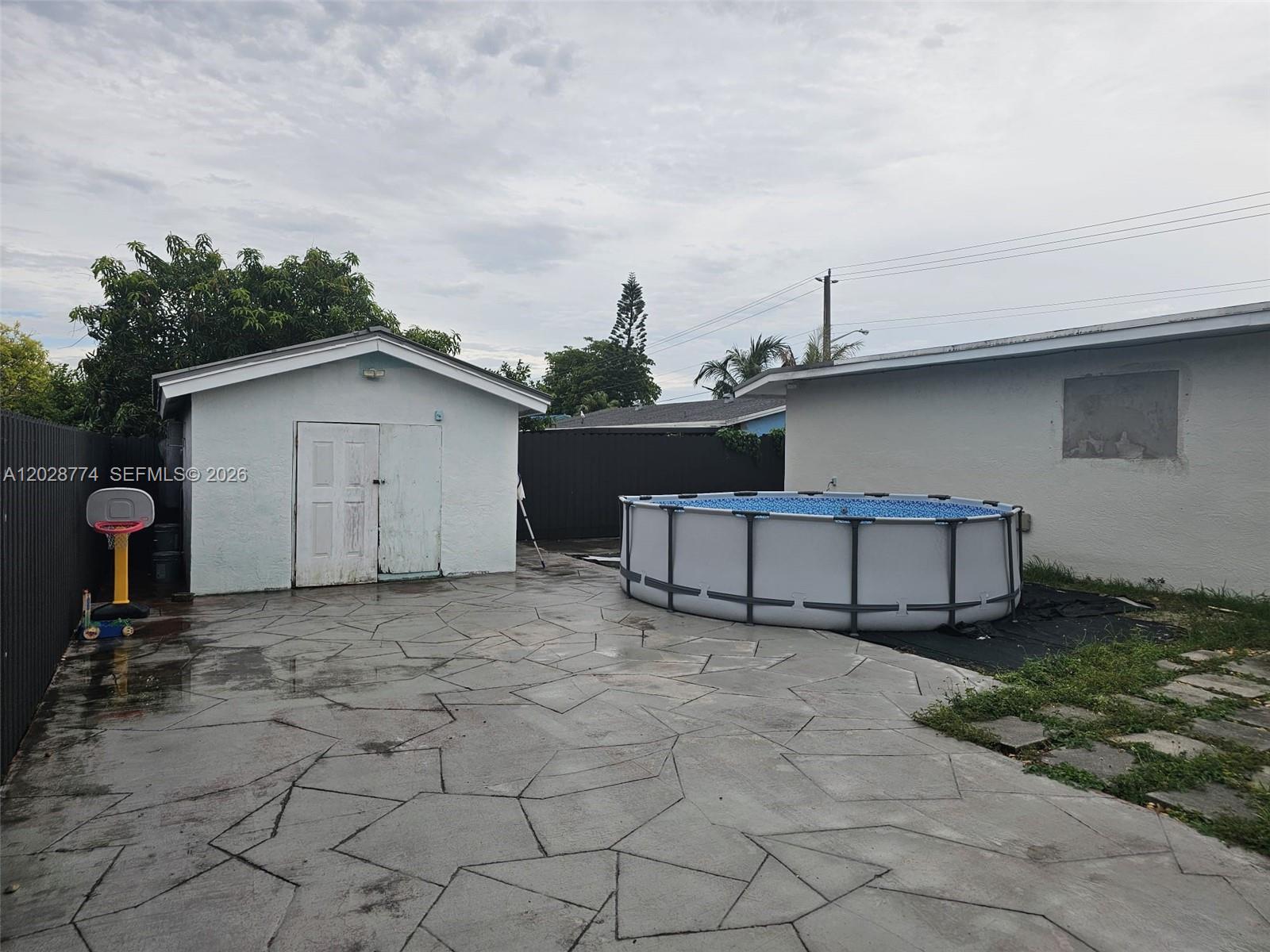 AVOCADO VILLAS - Residential Lease