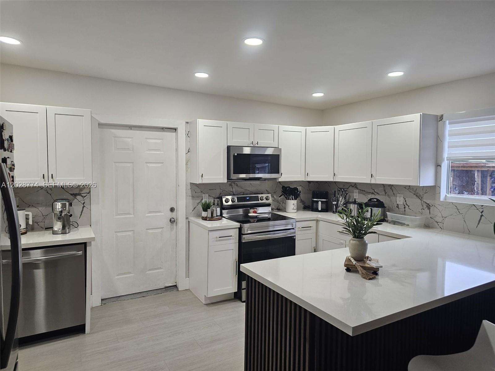 AVOCADO VILLAS - Residential Lease