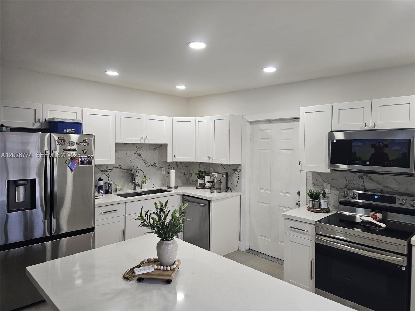 AVOCADO VILLAS - Residential Lease