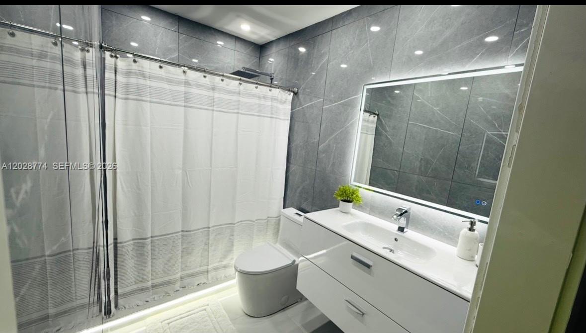 AVOCADO VILLAS - Residential Lease
