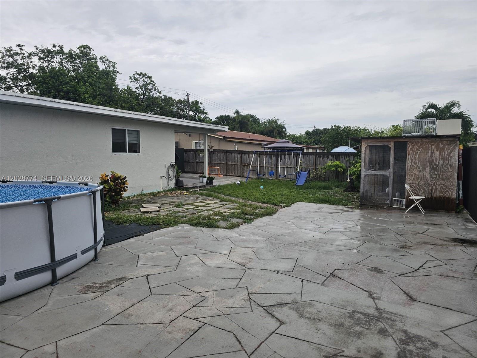 AVOCADO VILLAS - Residential Lease