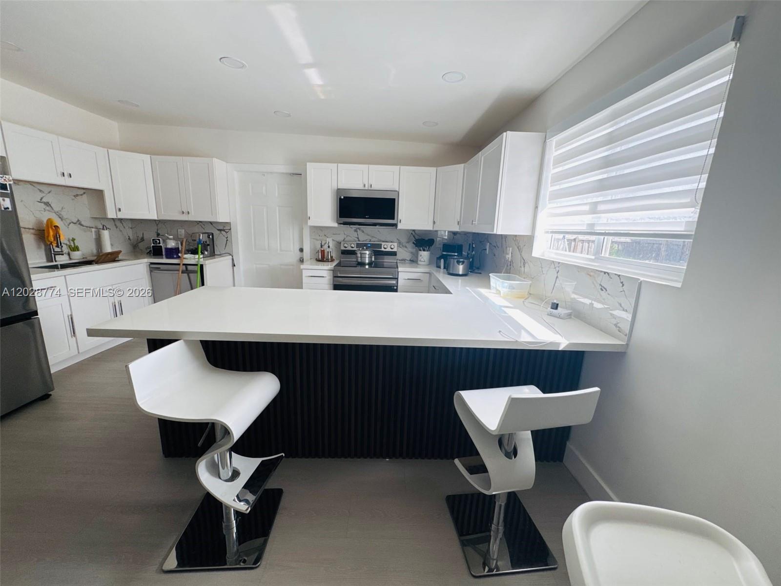 AVOCADO VILLAS - Residential Lease