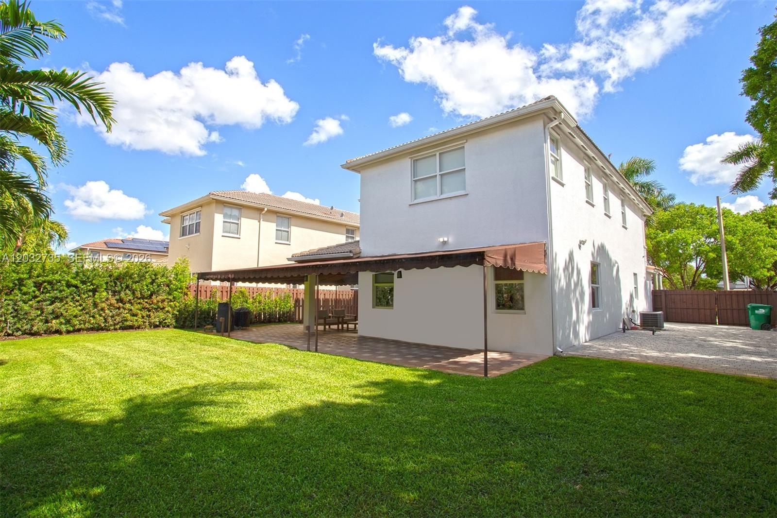 ISLANDS AT DORAL NORTHWES - Residential