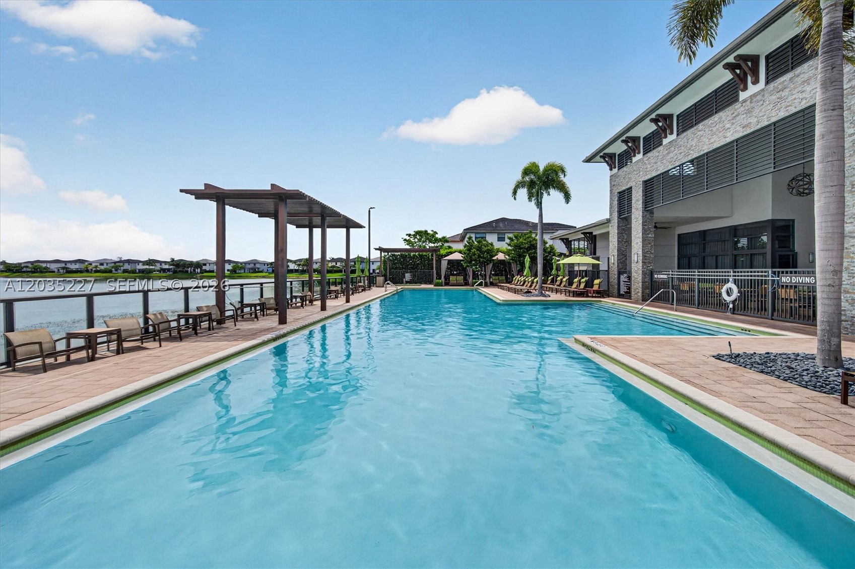 DUNNWOODY LAKE - Residential