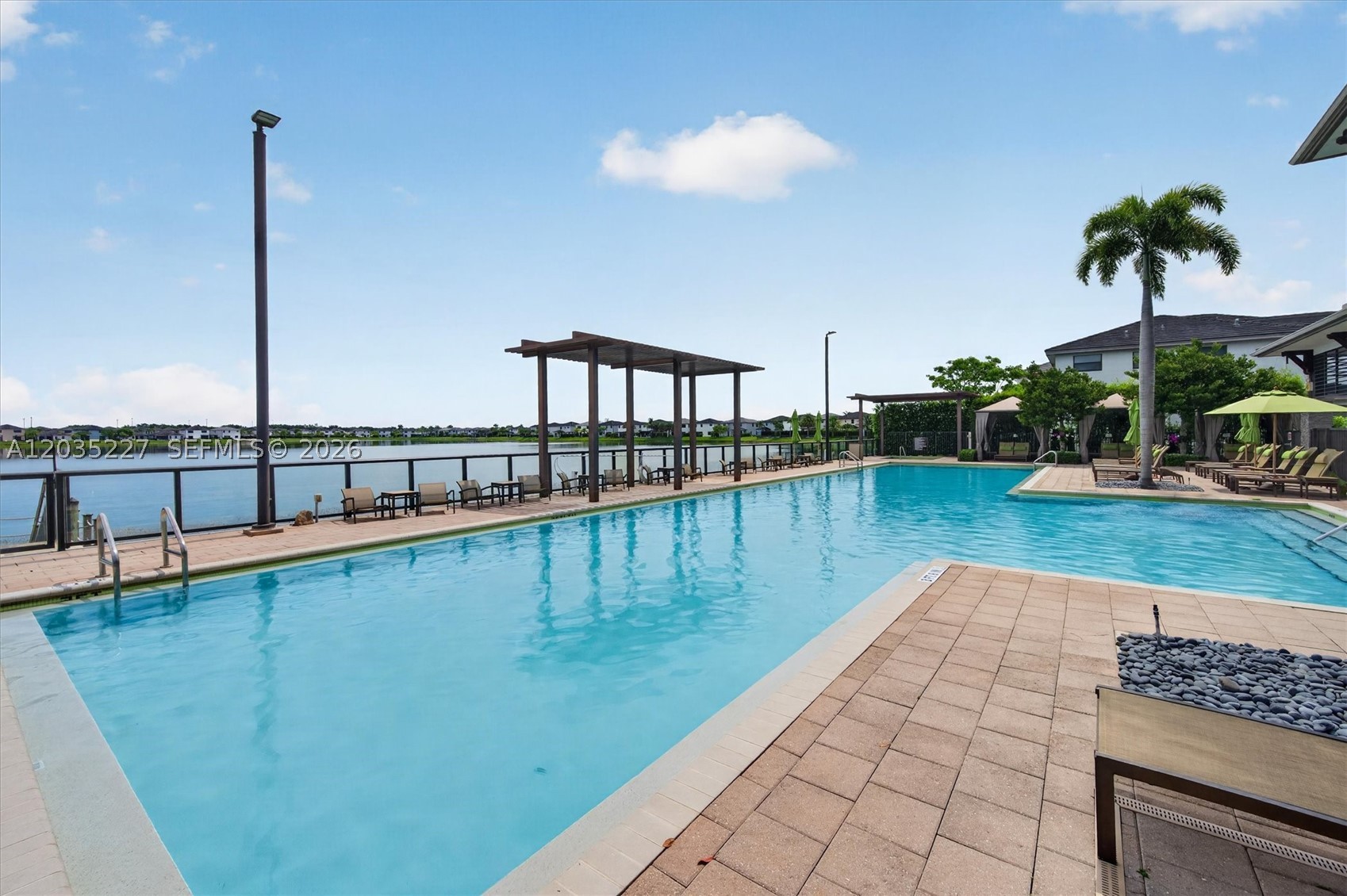 DUNNWOODY LAKE - Residential