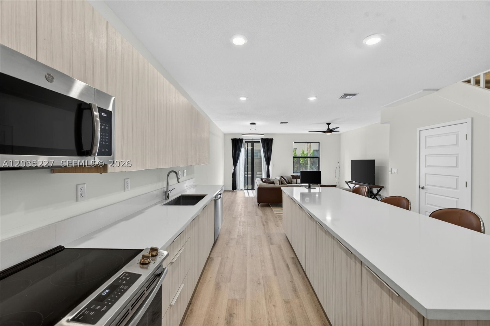 DUNNWOODY LAKE - Residential