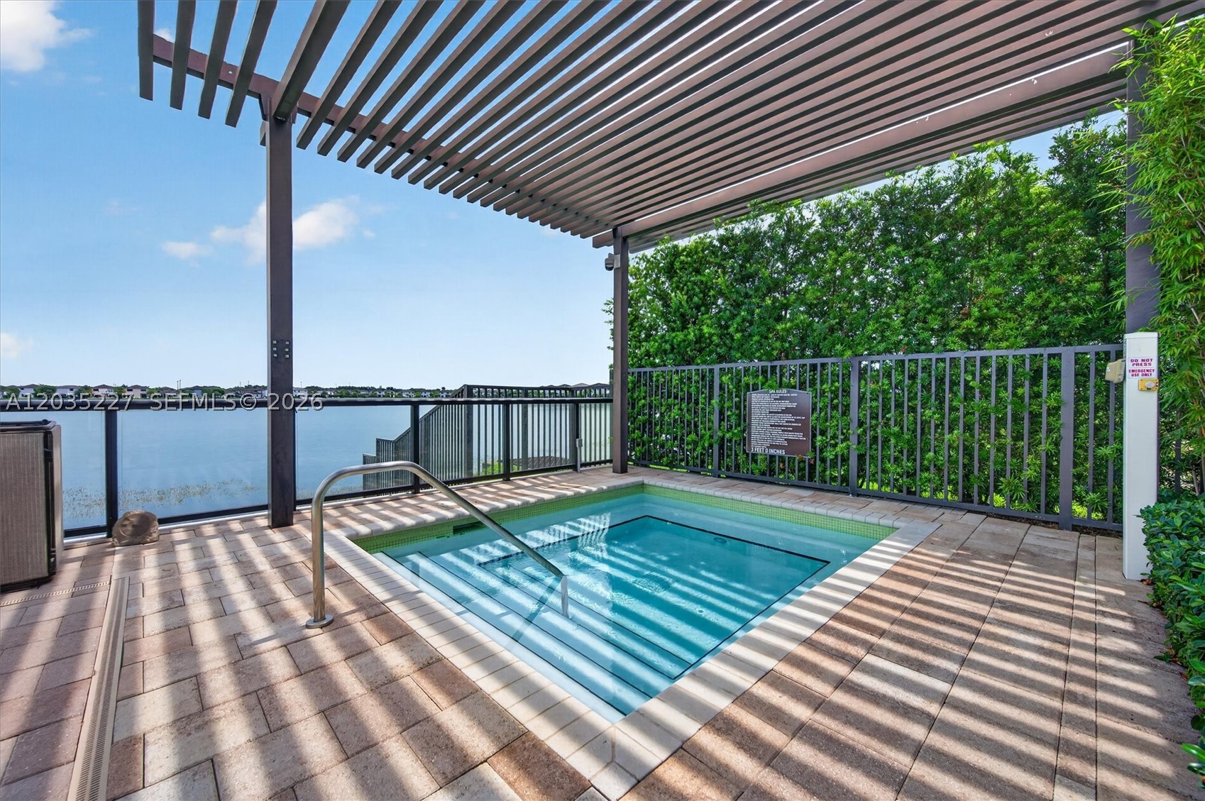 DUNNWOODY LAKE - Residential
