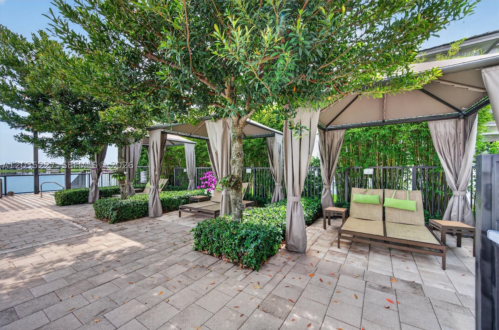 DUNNWOODY LAKE - Residential