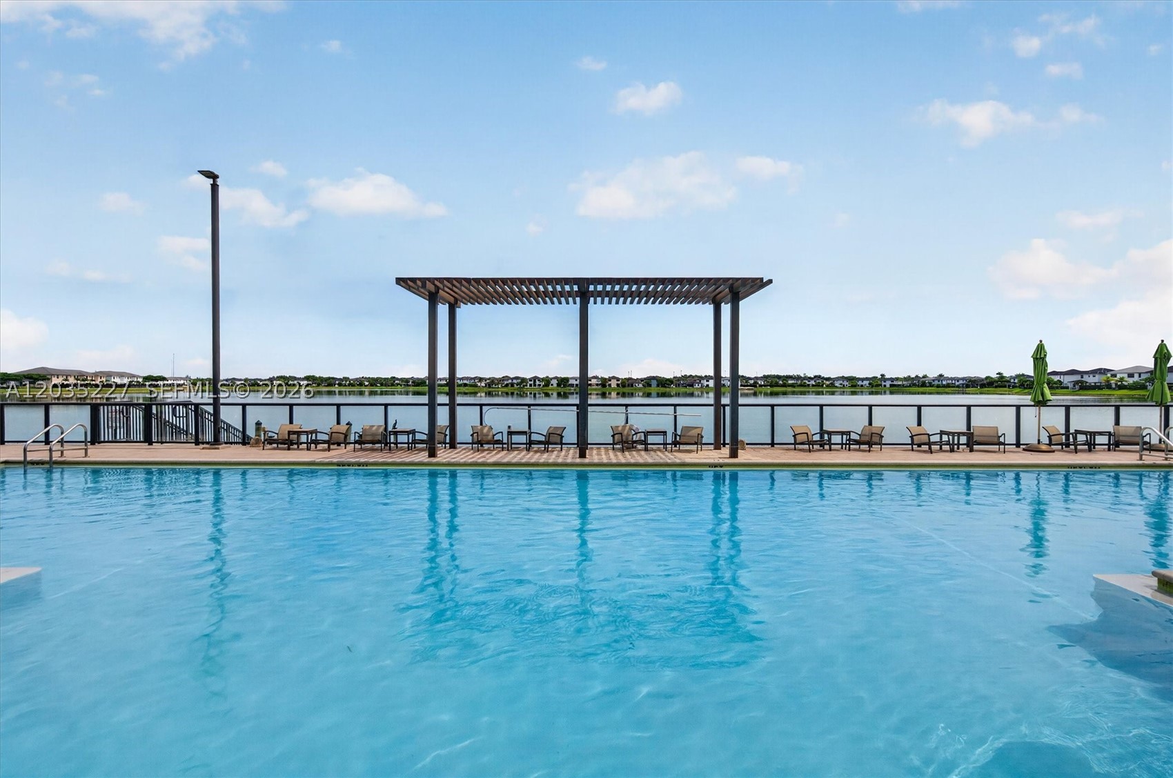 DUNNWOODY LAKE - Residential