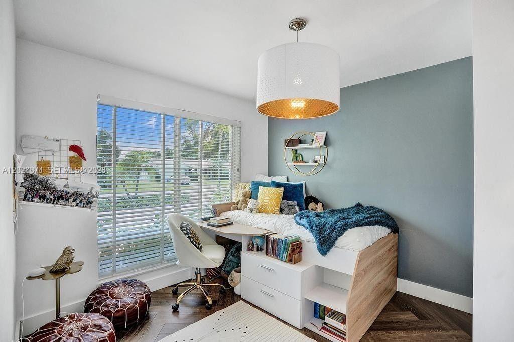 IMPERIAL POINT 5 SEC - Residential Lease
