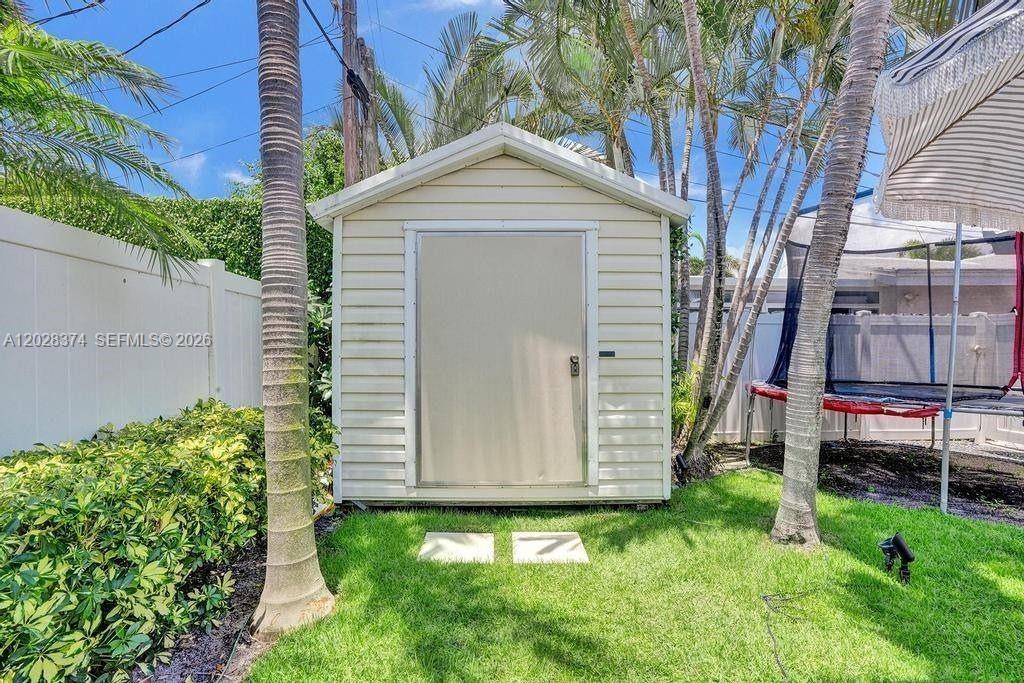 IMPERIAL POINT 5 SEC - Residential Lease