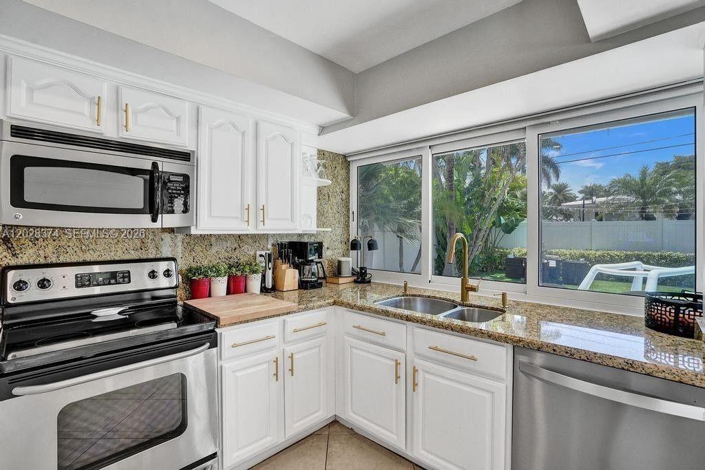IMPERIAL POINT 5 SEC - Residential Lease