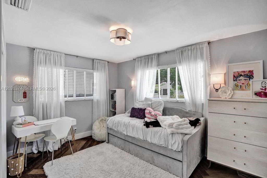 IMPERIAL POINT 5 SEC - Residential Lease