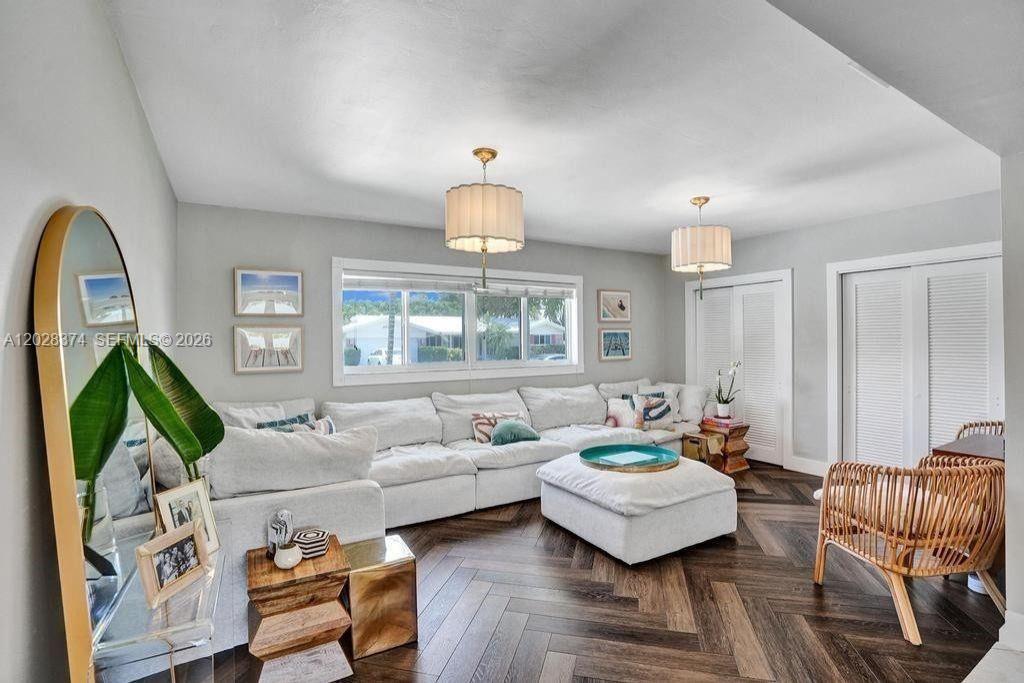 IMPERIAL POINT 5 SEC - Residential Lease