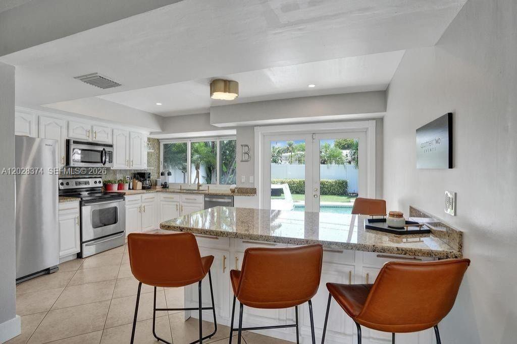 IMPERIAL POINT 5 SEC - Residential Lease