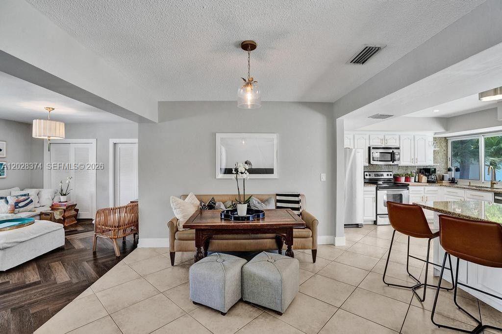 IMPERIAL POINT 5 SEC - Residential Lease