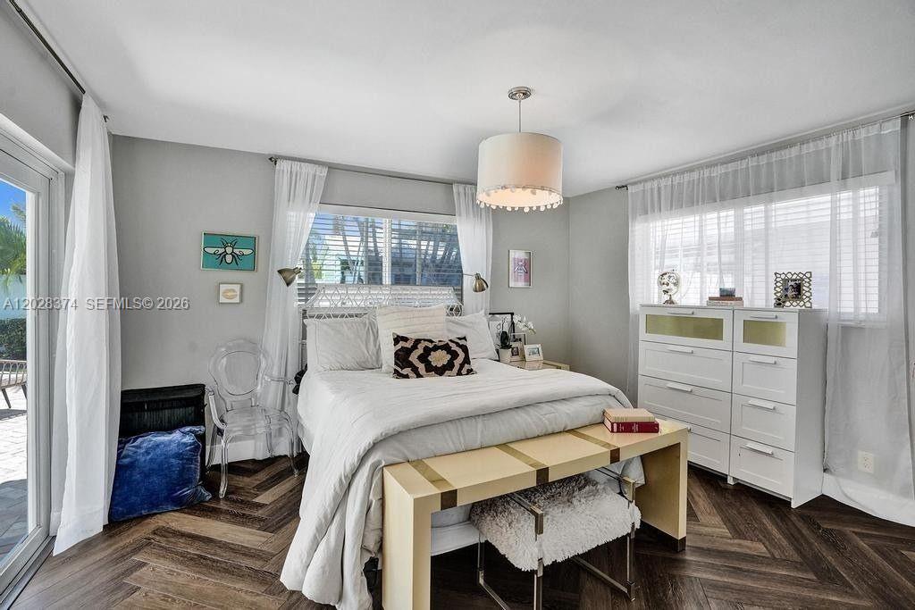 IMPERIAL POINT 5 SEC - Residential Lease