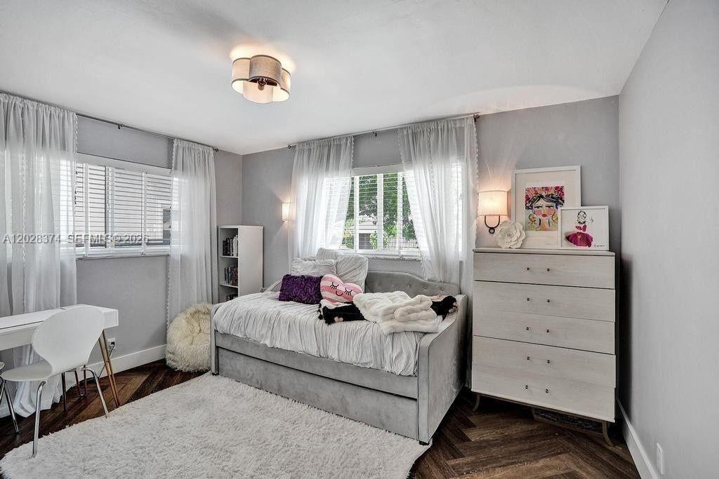 IMPERIAL POINT 5 SEC - Residential Lease