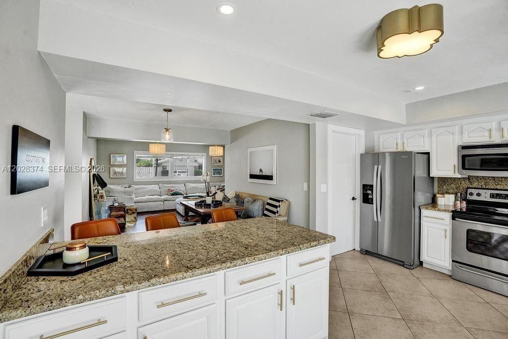 IMPERIAL POINT 5 SEC - Residential Lease
