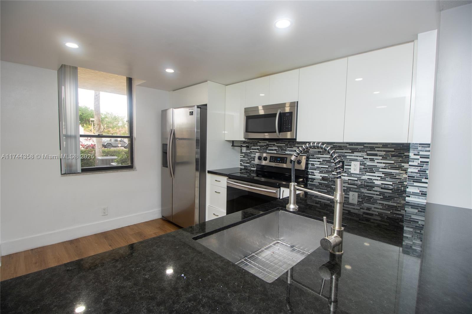 LAKES OF NEWPORT 2 CONDO - Residential
