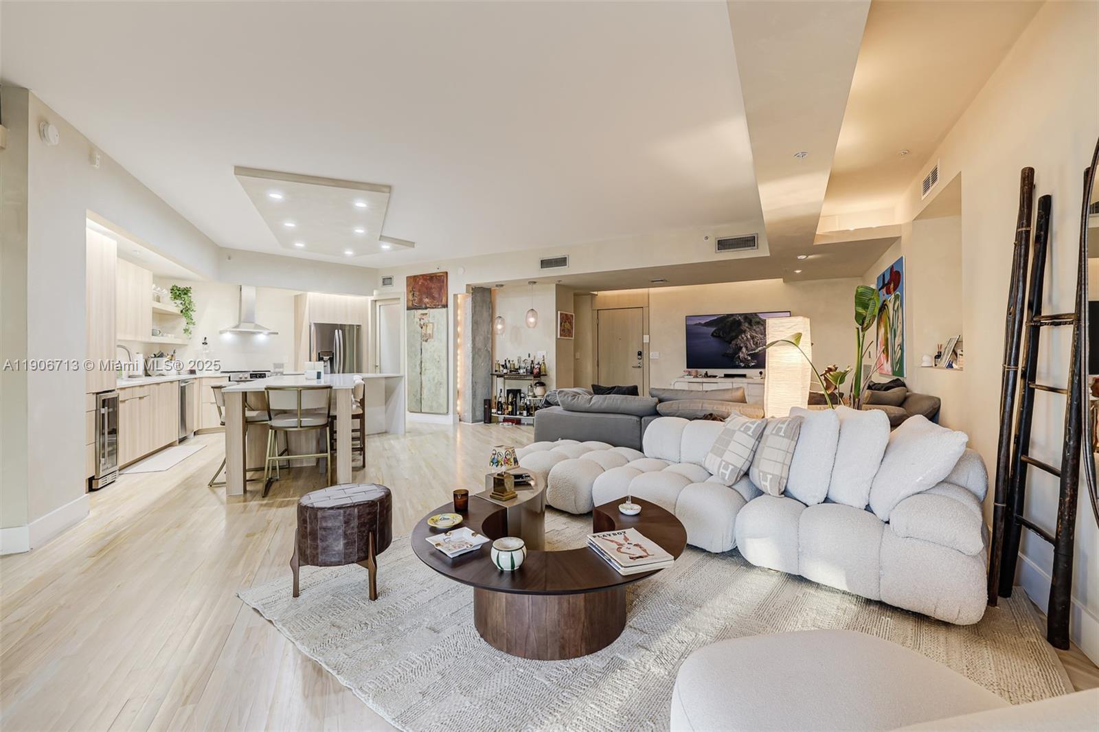 THE MERIDIAN CONDO - Residential