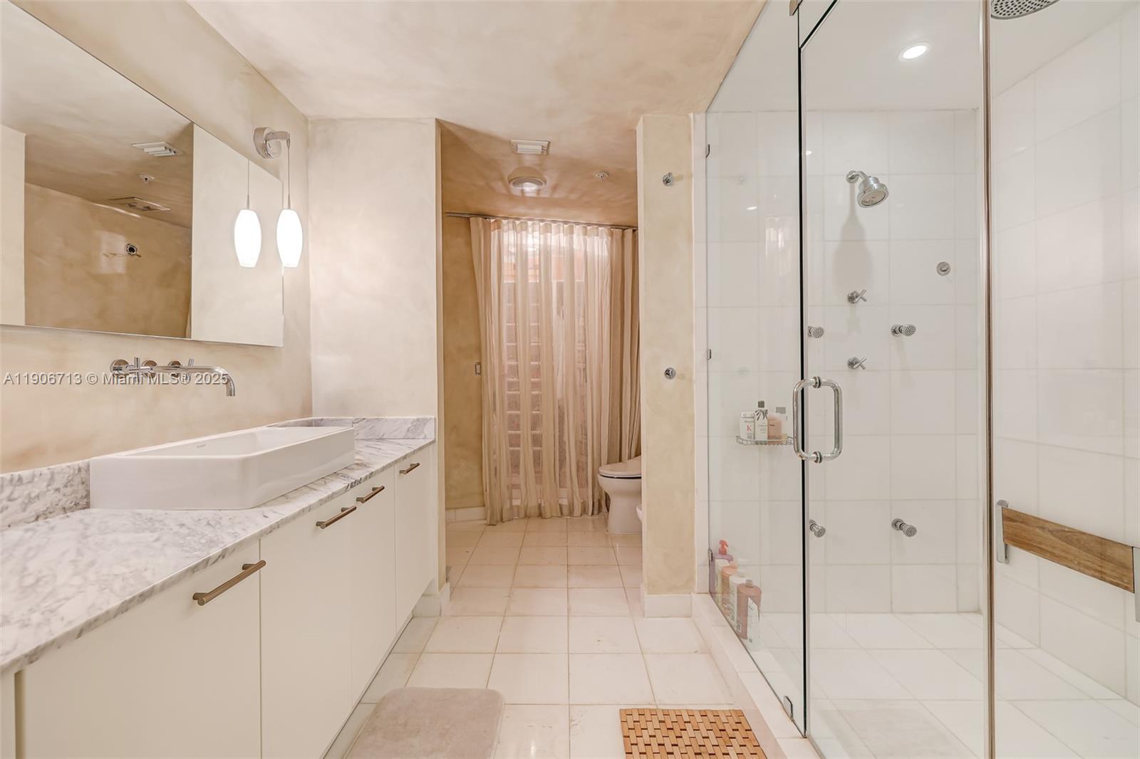 THE MERIDIAN CONDO - Residential