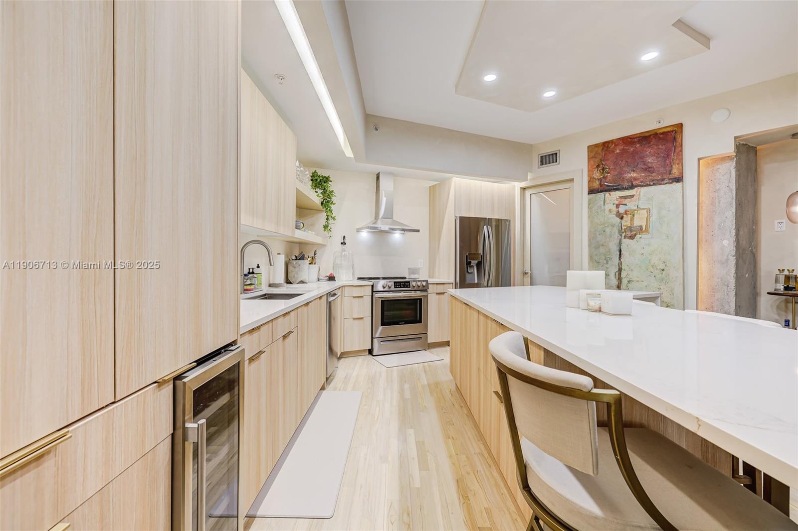 THE MERIDIAN CONDO - Residential