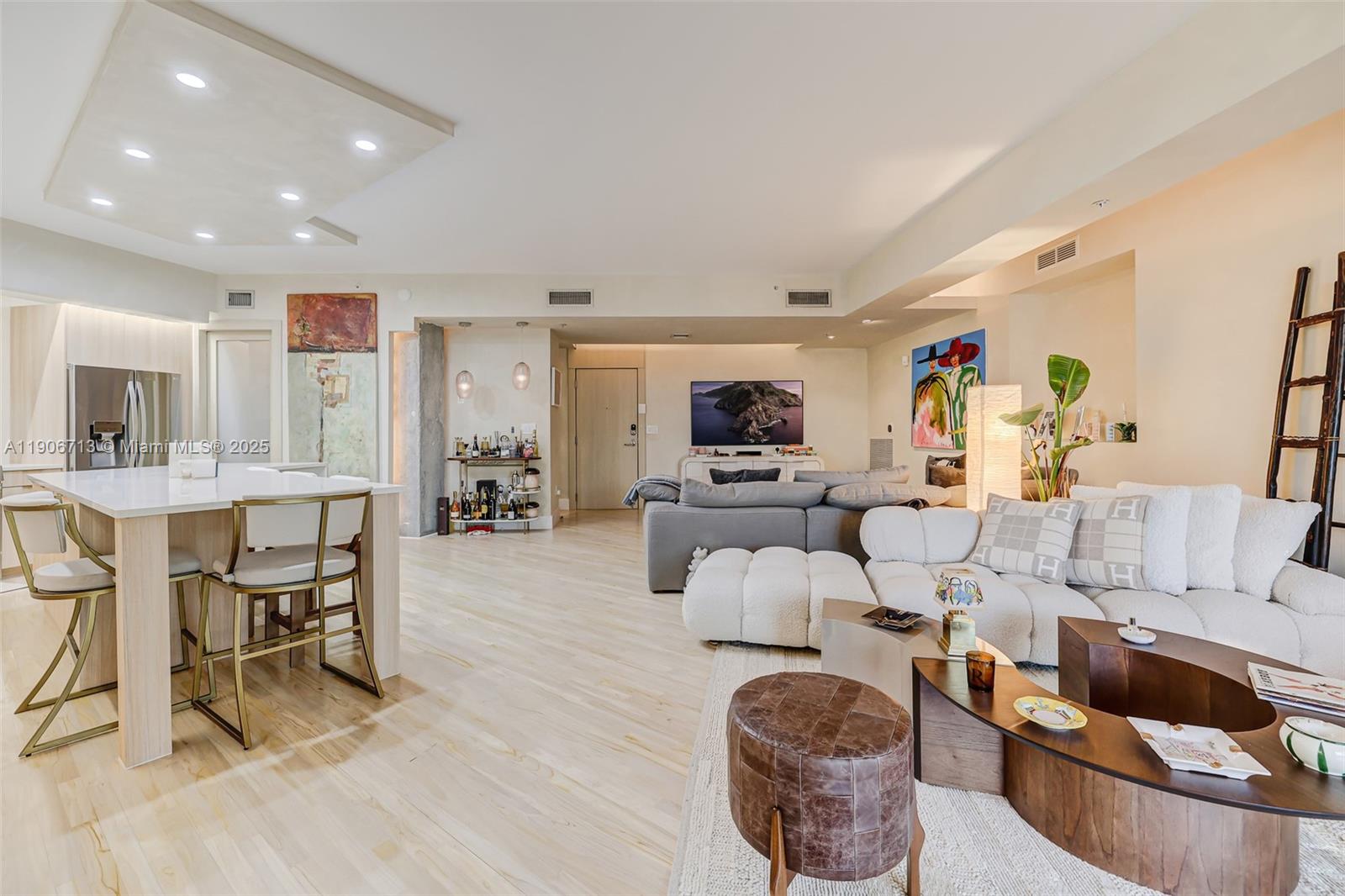 THE MERIDIAN CONDO - Residential