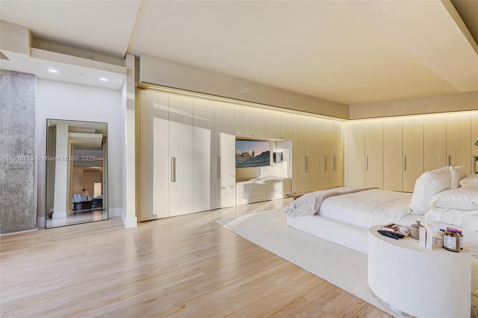 THE MERIDIAN CONDO - Residential