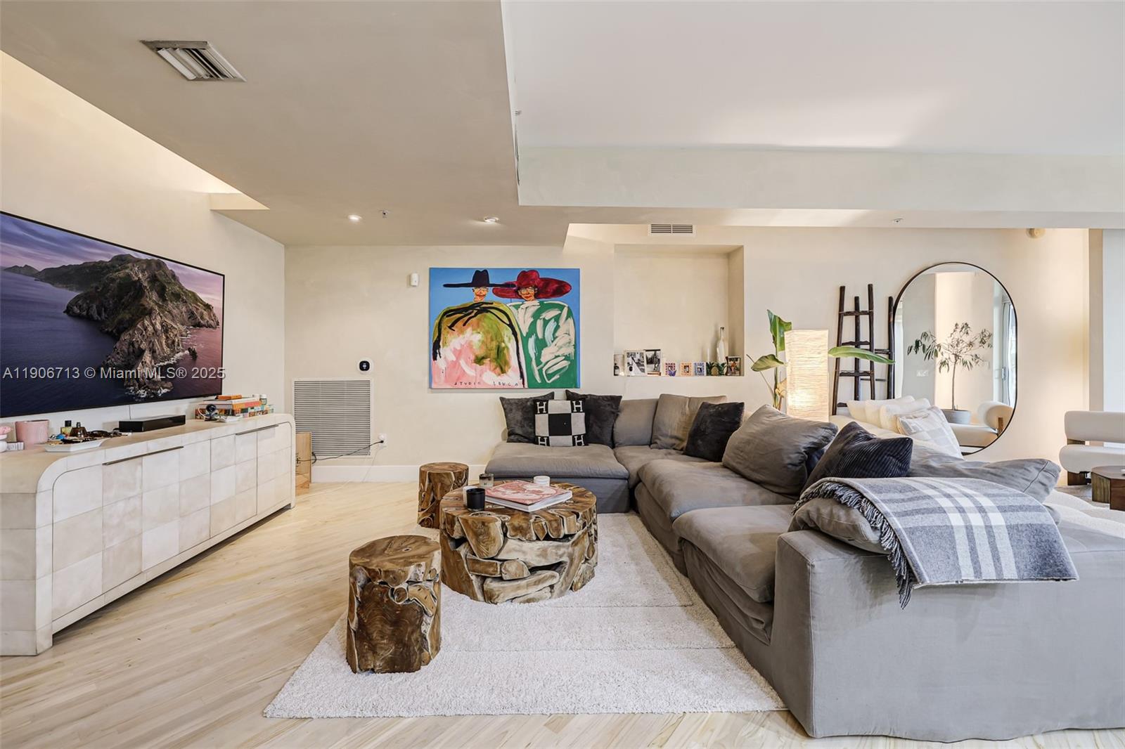THE MERIDIAN CONDO - Residential