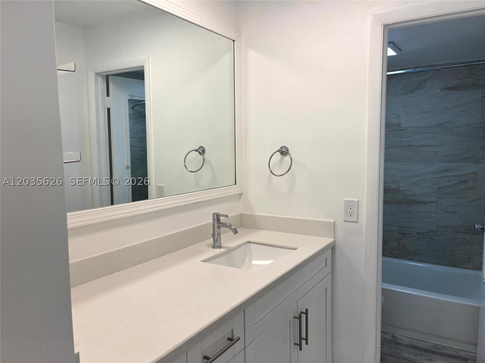 SANDALWOOD CONDO APTS - Residential Lease