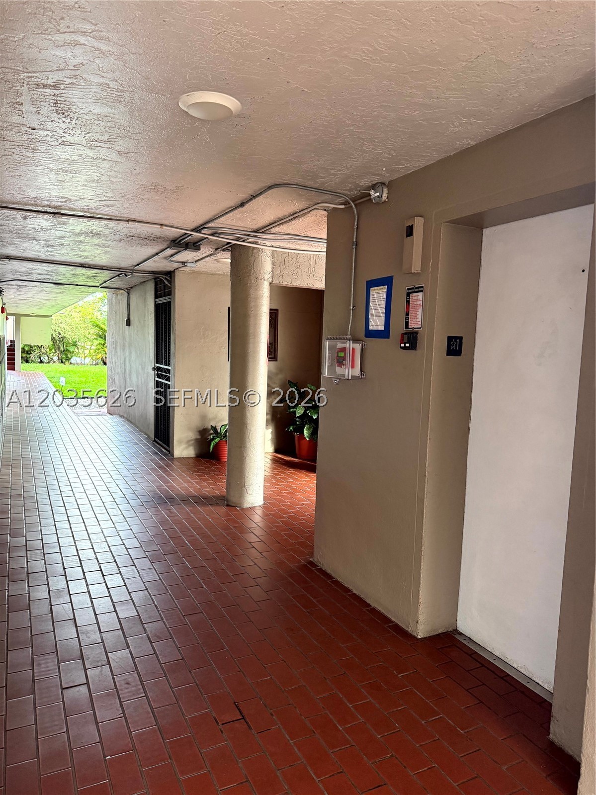 SANDALWOOD CONDO APTS - Residential Lease
