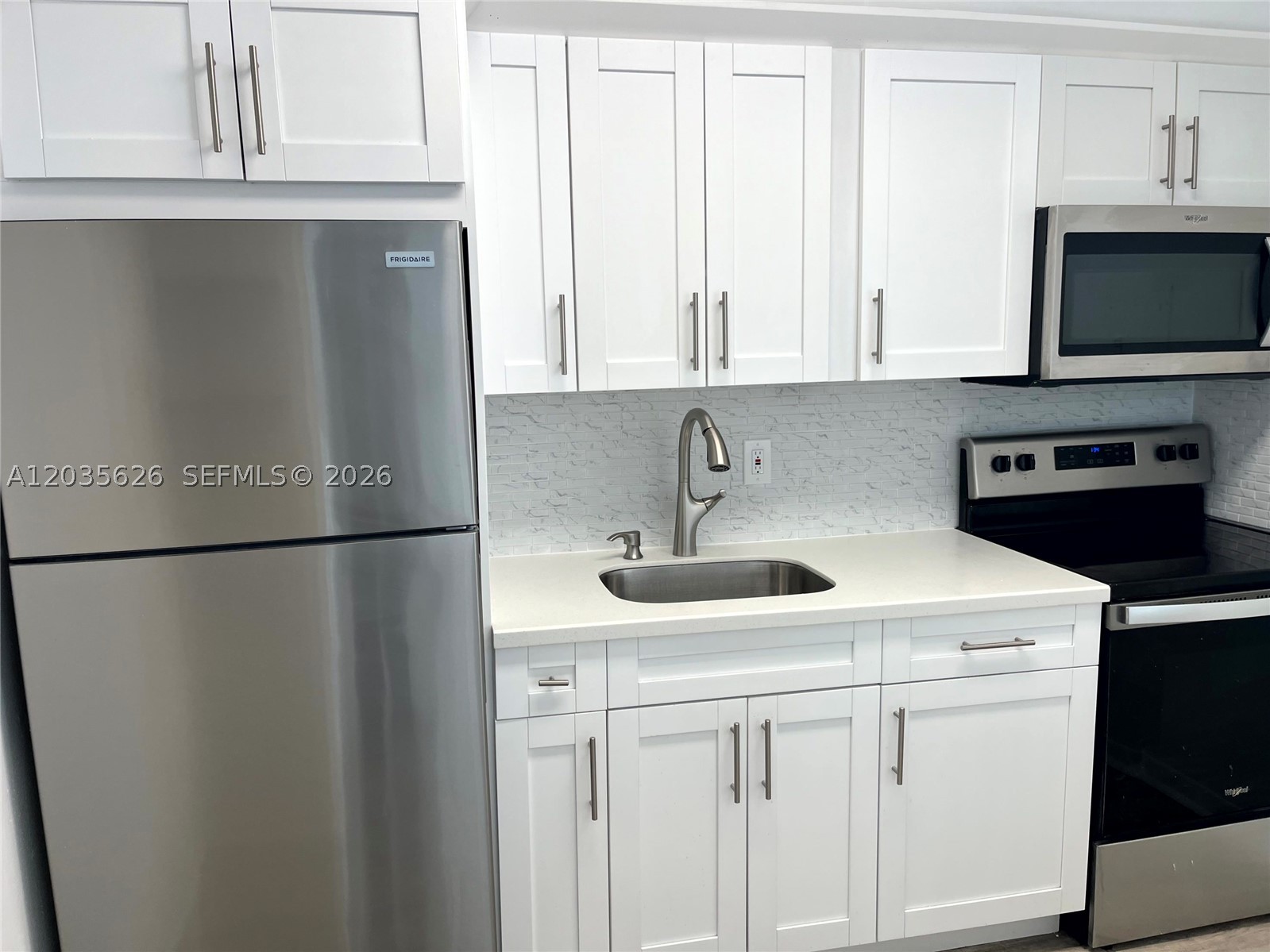 SANDALWOOD CONDO APTS - Residential Lease
