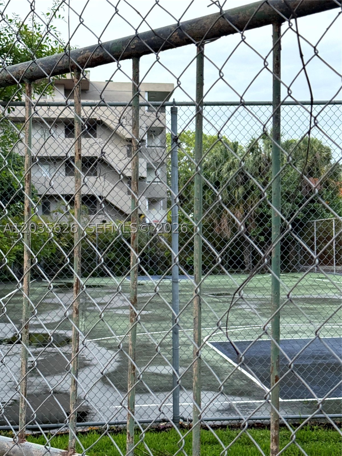 SANDALWOOD CONDO APTS - Residential Lease