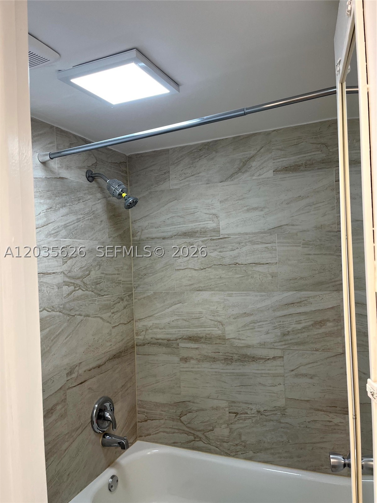 SANDALWOOD CONDO APTS - Residential Lease