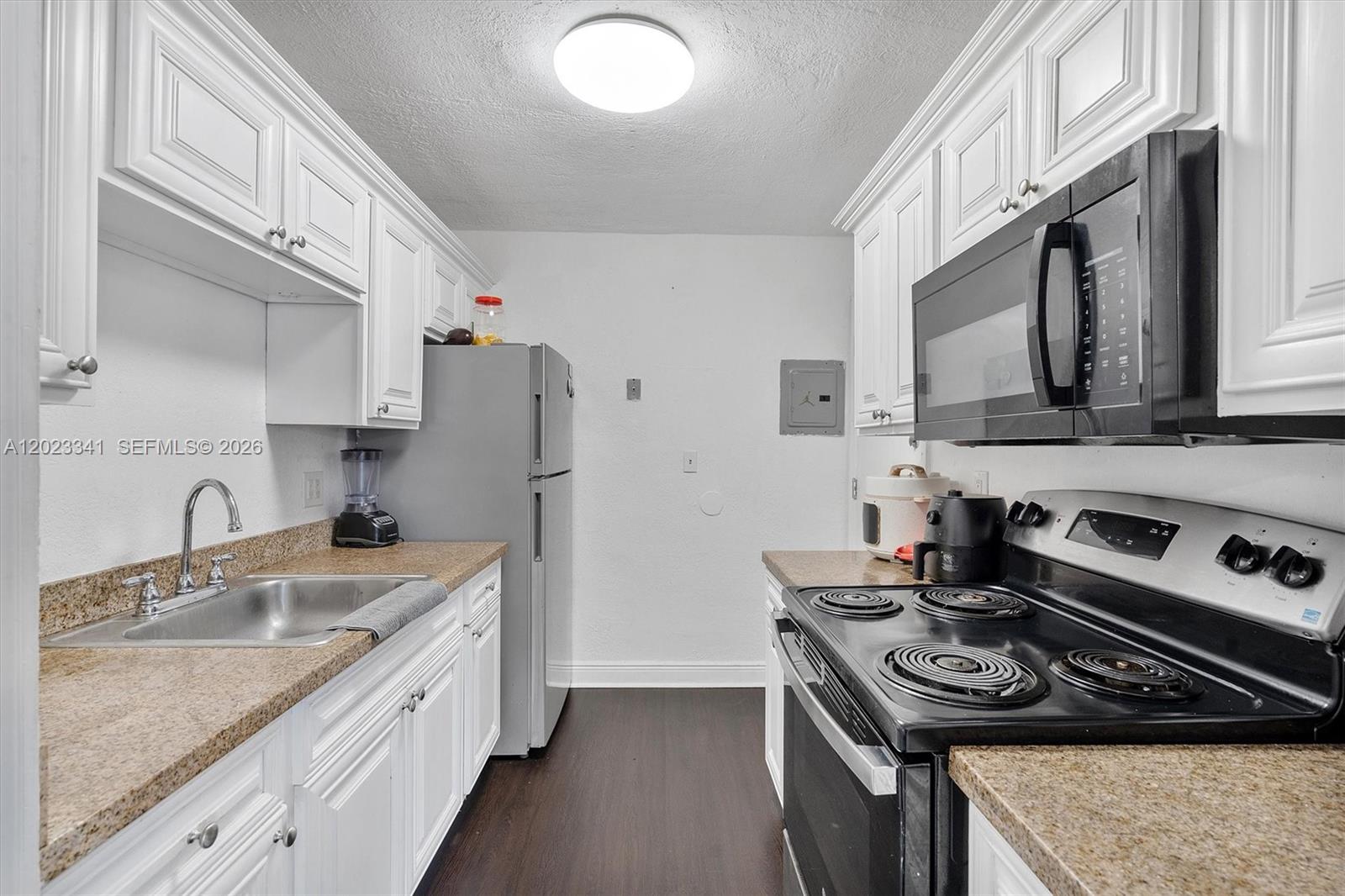 SUNSET PALMS WEST CONDO - Residential