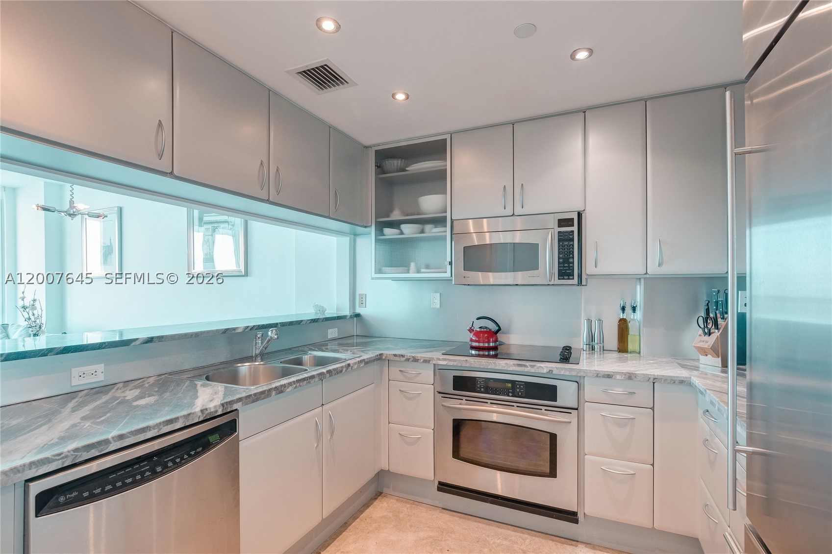 THE BENTLEY BAY CONDO - Residential